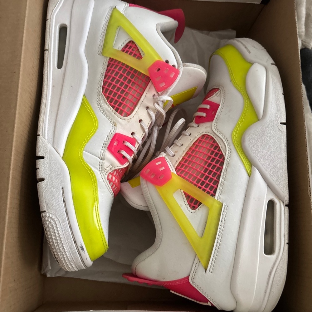 Nike air Jordan 4 retro lemon venom white pink size 7y